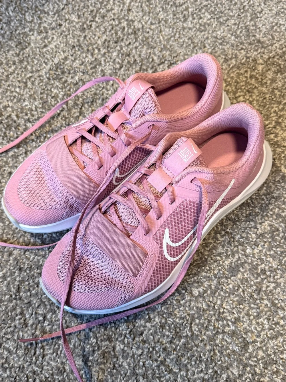 Nike MC Trainer 2 Pink Tennis Shoes Women’s 8.5